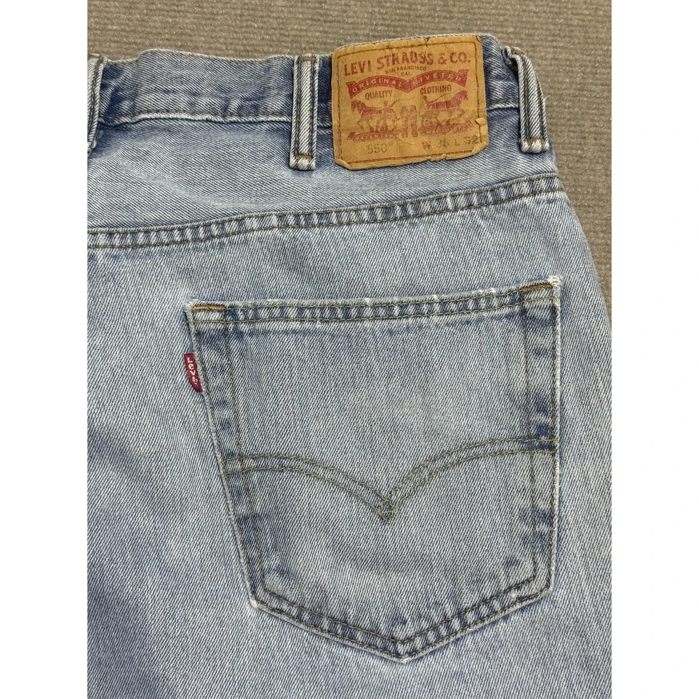 Levis 550 Jeans Mens 38x32 Light Wash Relaxed Fit Tapered Leg‎ Denim Zip Fly
